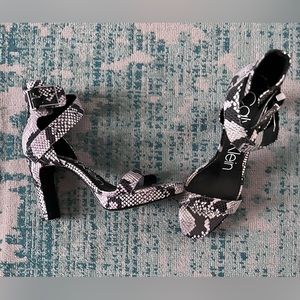 Calvin Klein size 9 reptile platform sandal